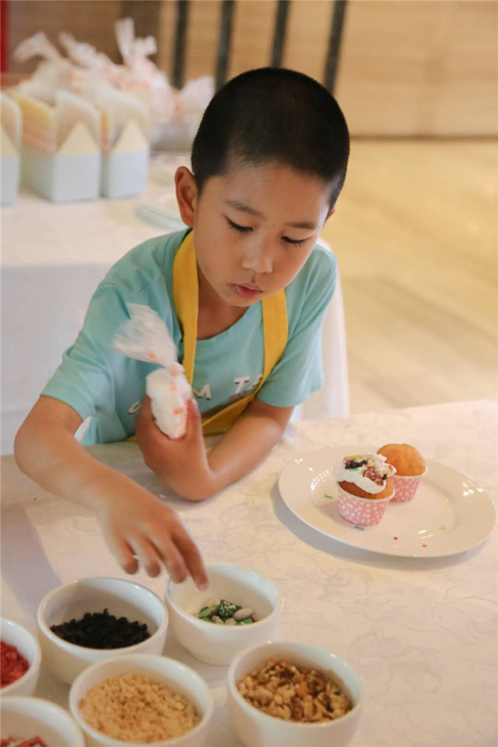 十个月宝宝的饮食世界，什么都吃的奇妙旅程